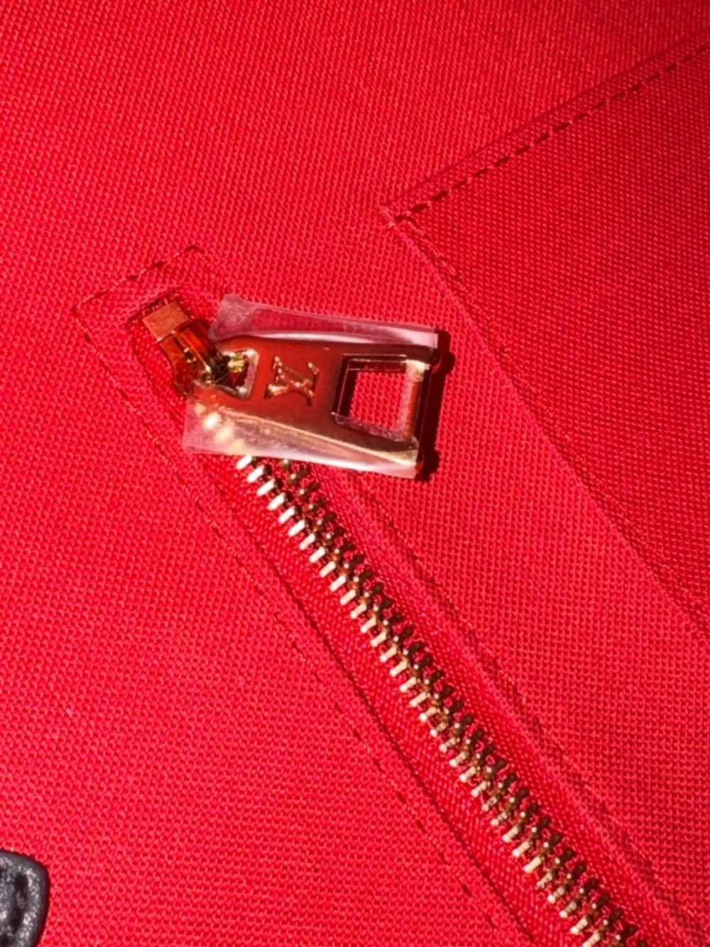 Louis Vuitton OnTheGo MM - Picture 14 of 16